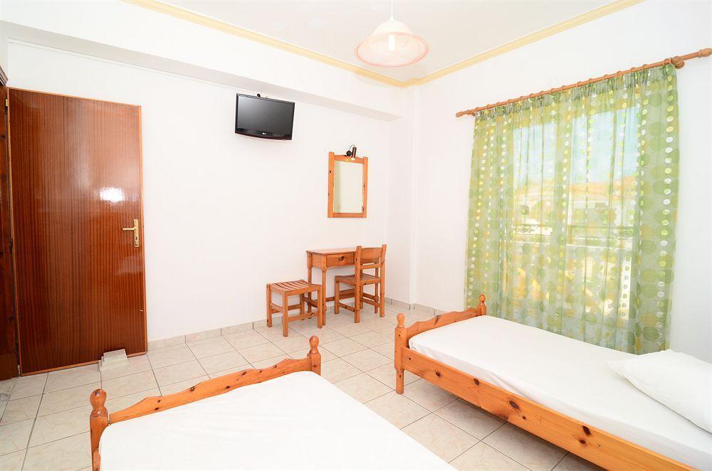Athina Apartments 자킨토스 타운 외부 사진